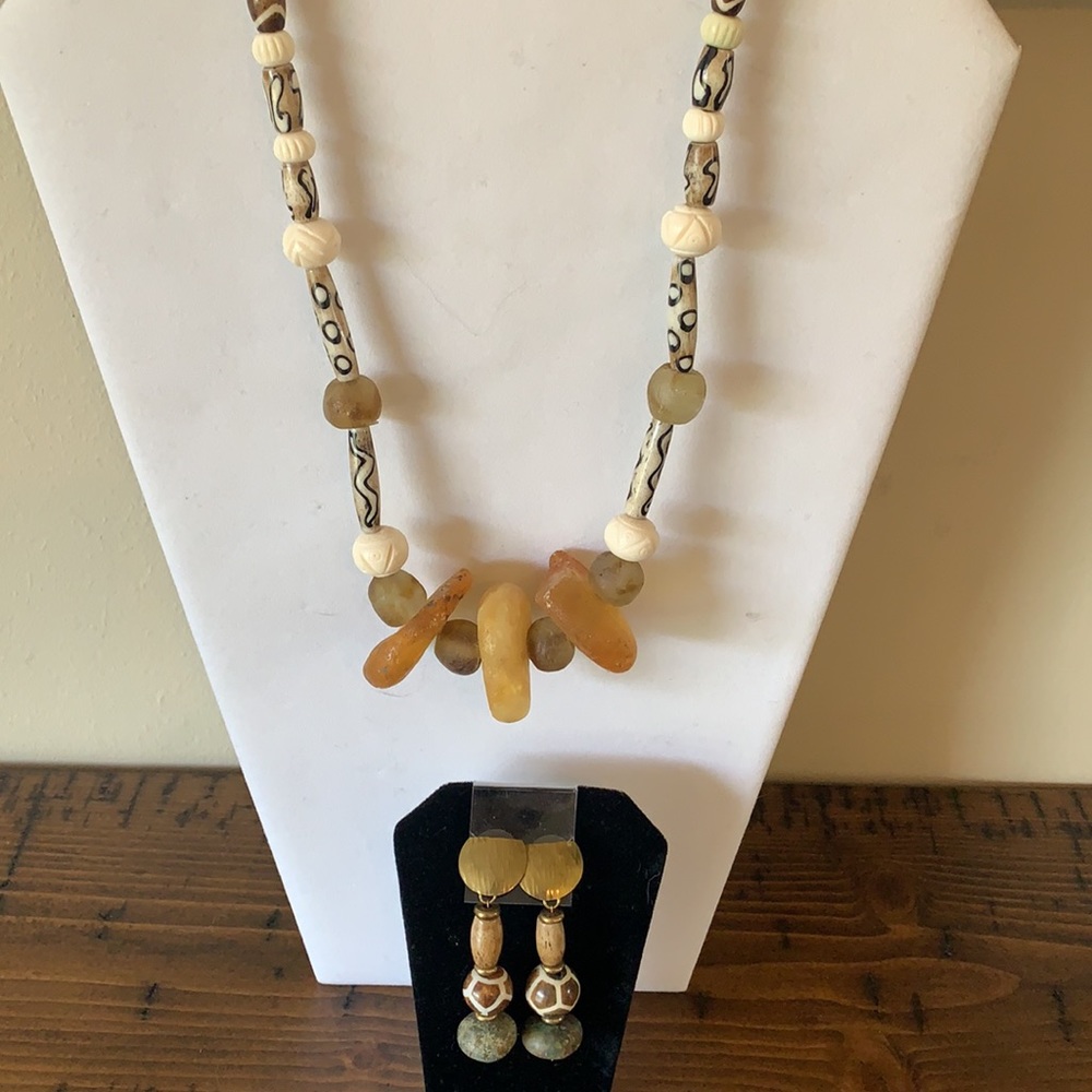 Set - Necklace and earrings
